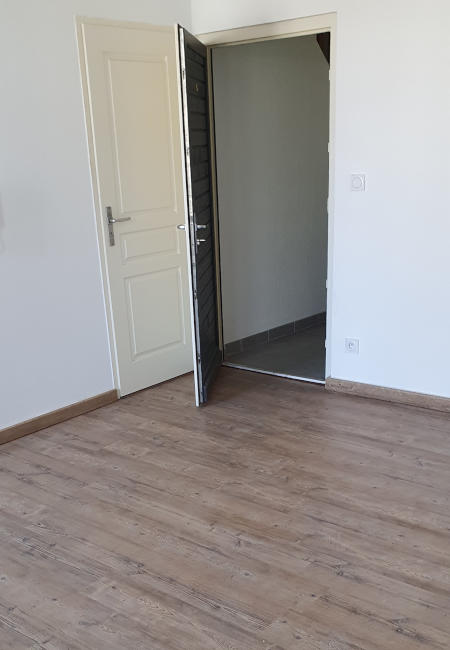 Rénovation appartement à toulouse, vue plancher et porte